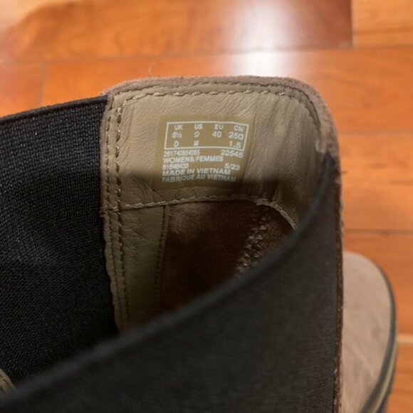 NEW! Clarks Nubuck Orianna2 Top Slip On Ankle Chelsea Boots Women's 9 - Picture 7 of 7